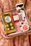 gift_hamper_image_3_holding_hamper