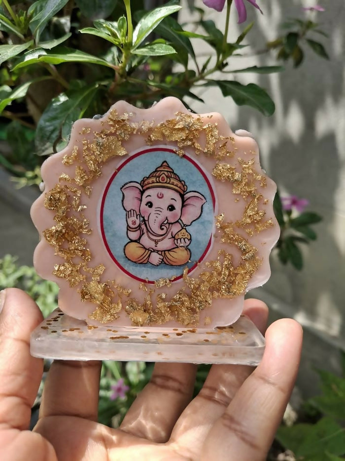 0006 Cute Bal Ganesha Resin Desk Frame
