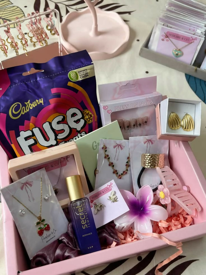 0019 Pink Luxury Beauty & Jewellery Gift Hamper for Her – Perfume, Fashion Accessories & Chocolate Gift Box