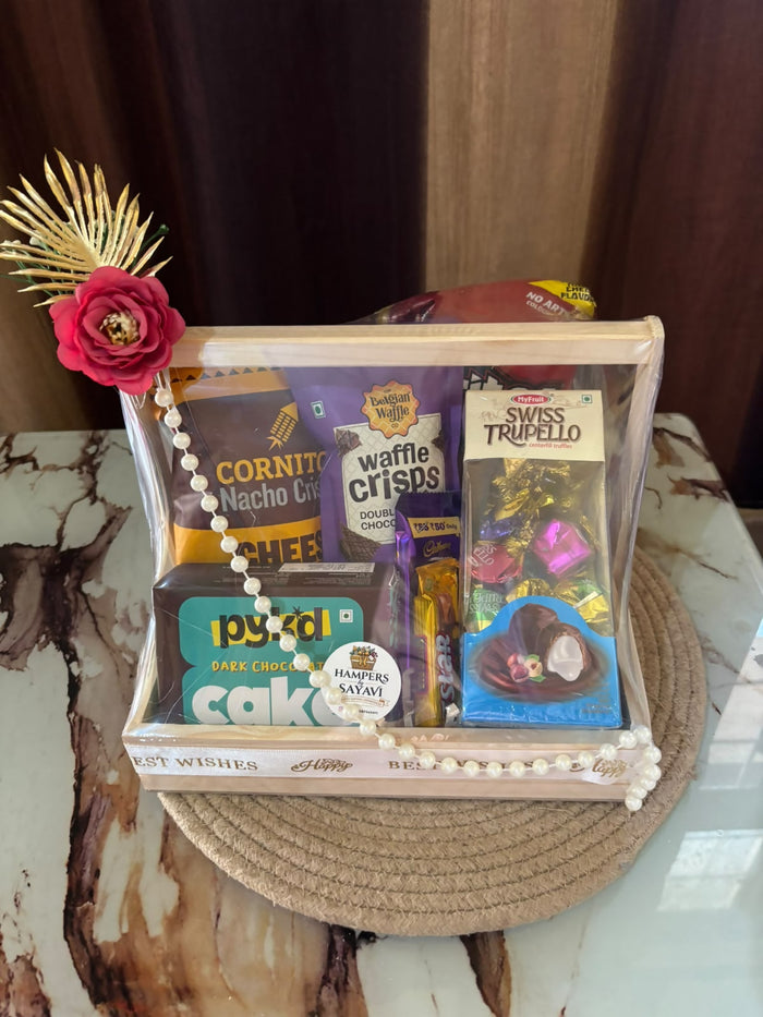 0056 remium Gourmet Snack & Chocolate Wooden Gift Tray